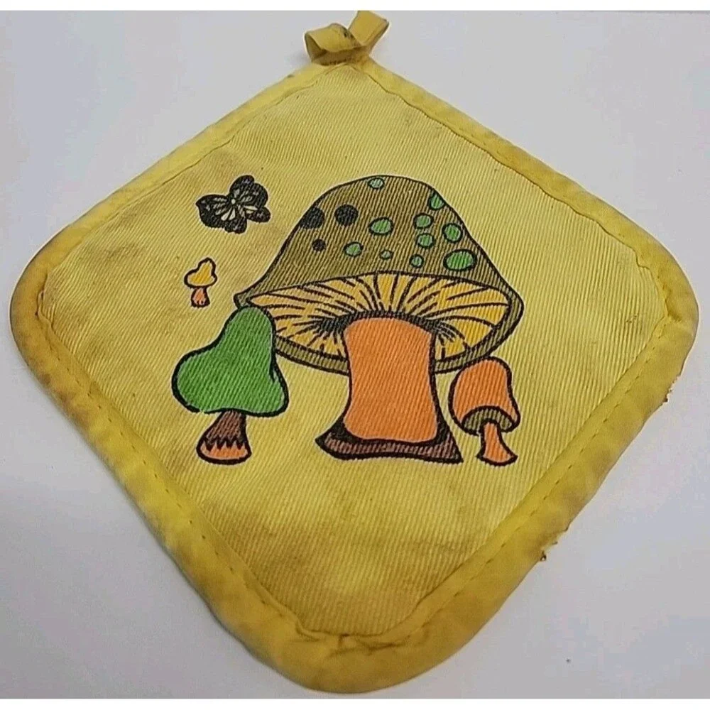 Vintage Yellow Mushroom Pot Holder Cannon Distressed USA‎